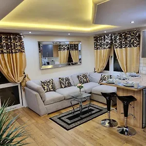 *f43nh* Setup For Your Relaxed & Cosy + Free Parking + Free Fast Wifi * Leeds (West Yorkshire)